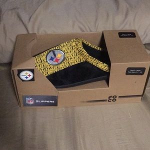 Men’s Steelers slippers